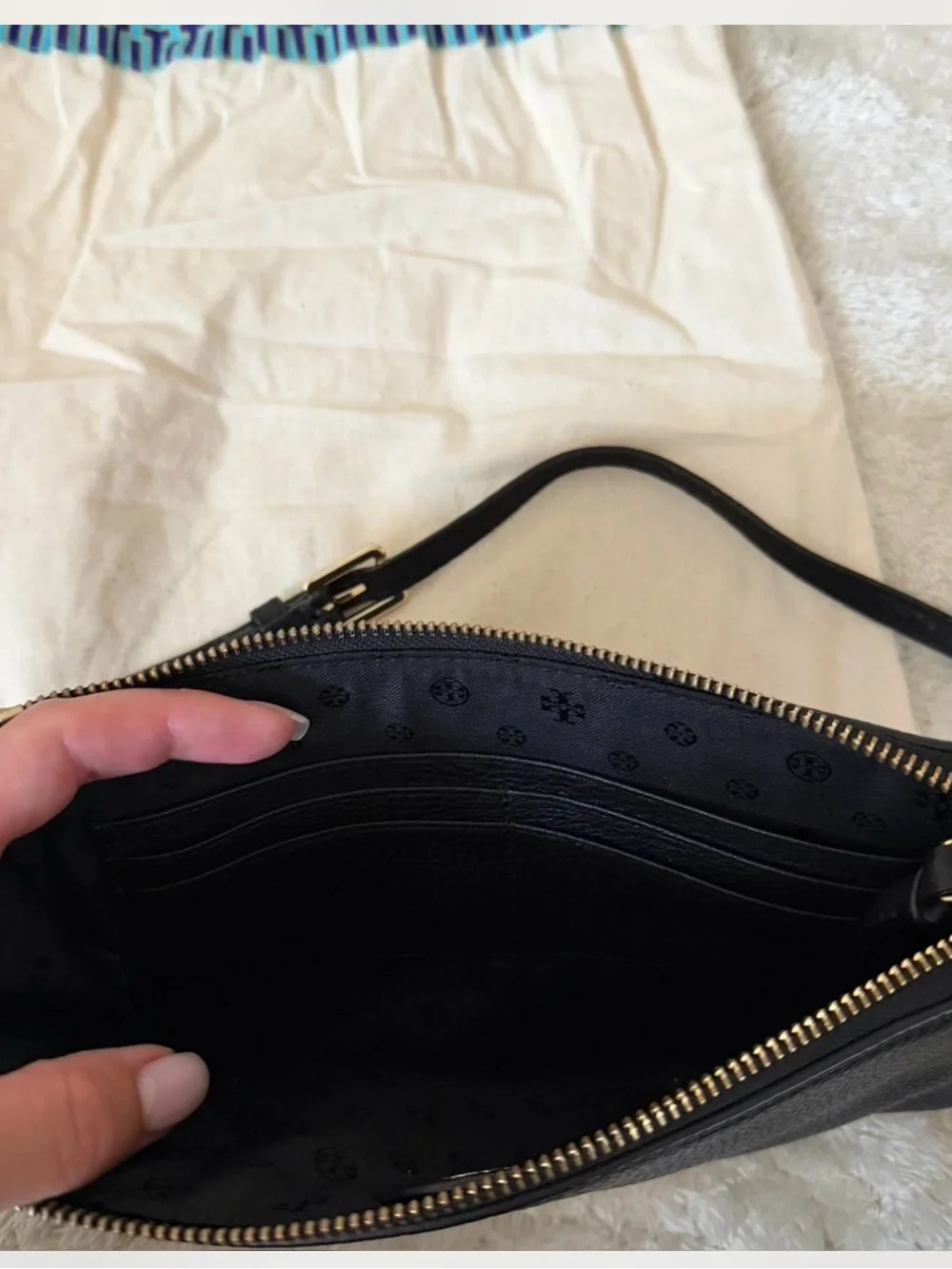Cute Tory Burch Black Pebbled Leather Crossbody Bag W/Dust Bag